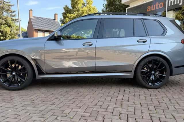 BMW X7 (2023) thumbnail 2