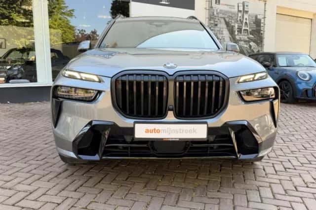 BMW X7 (2023) thumbnail 4