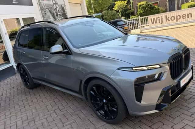BMW X7 (2023) thumbnail 5