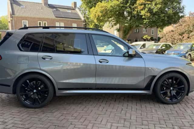 BMW X7 (2023) thumbnail 6