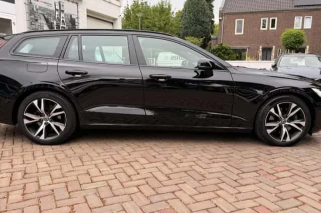 Volvo V60 (2021) thumbnail 6