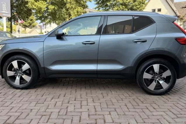 Volvo XC40 (2018) thumbnail 2