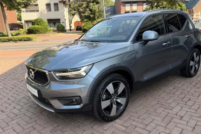 Volvo XC40 (2018) thumbnail 3