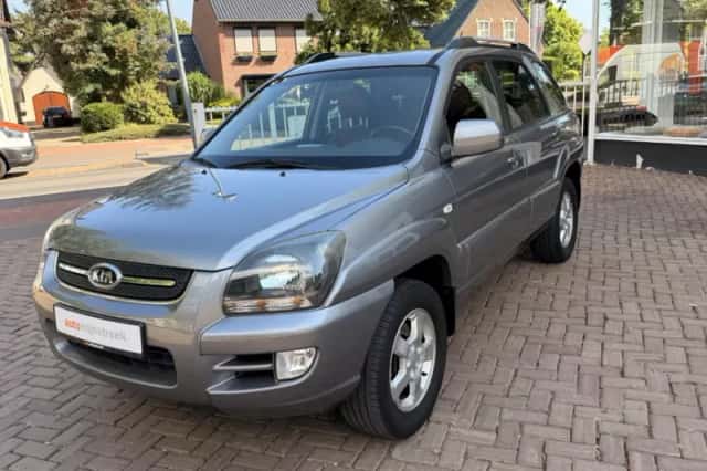 Kia Sportage (2009) thumbnail 3