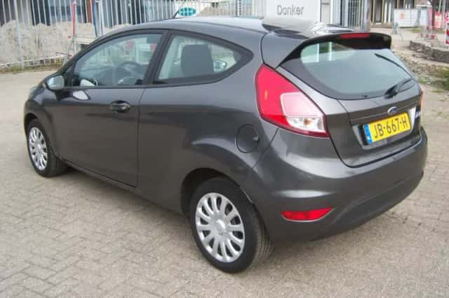 Ford Fiesta (2016) thumbnail 3