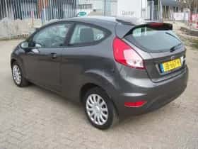 Ford Fiesta (2016) thumbnail 3