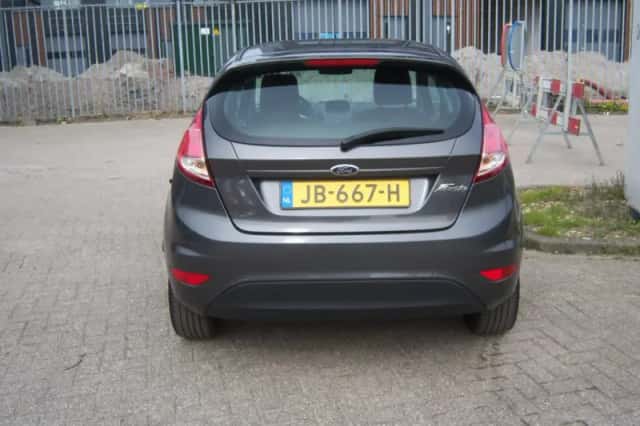 Ford Fiesta (2016) thumbnail 4