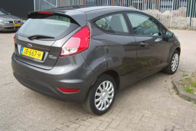 Ford Fiesta (2016) thumbnail 5