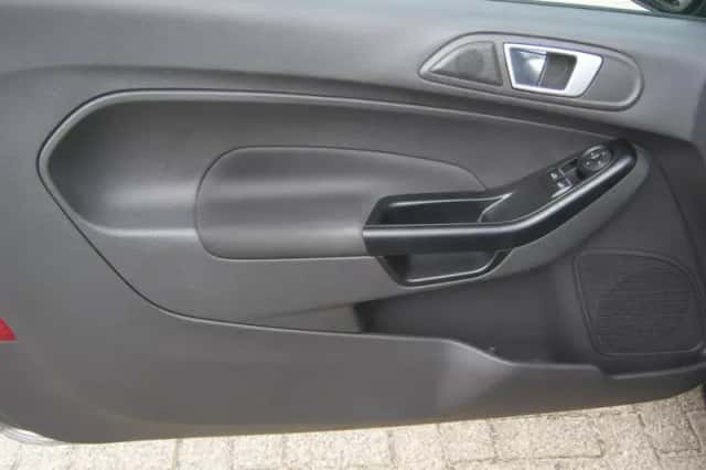 Ford Fiesta (2016) thumbnail 8