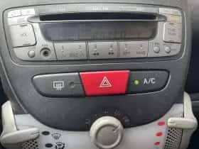 Peugeot 107 (2012) thumbnail 10