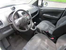 Opel Agila (2012) thumbnail 6