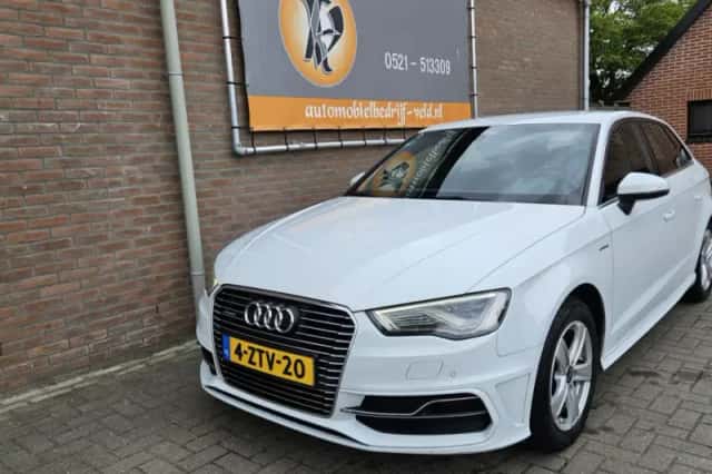 Audi A3 (2015) thumbnail 1