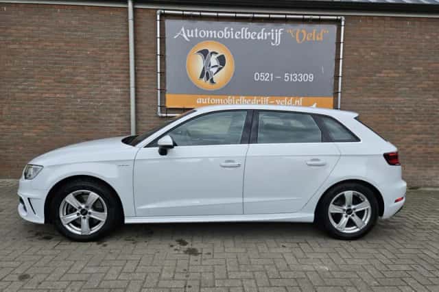 Audi A3 (2015) thumbnail 4