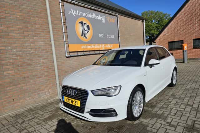 Audi A3 (2015) thumbnail 2