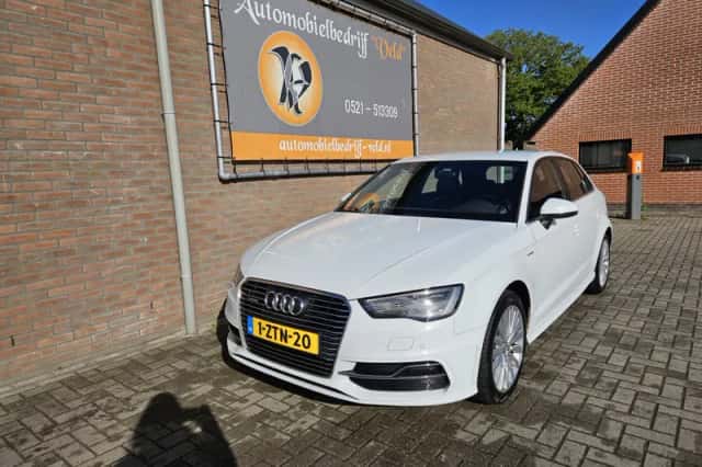 Audi A3 (2015) thumbnail 2