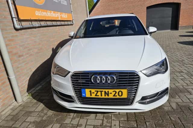 Audi A3 (2015) thumbnail 3