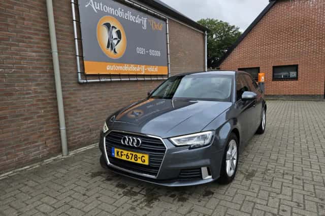 Audi A3 (2016) thumbnail 2