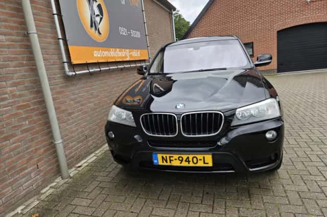 BMW X3 (2013) thumbnail 2