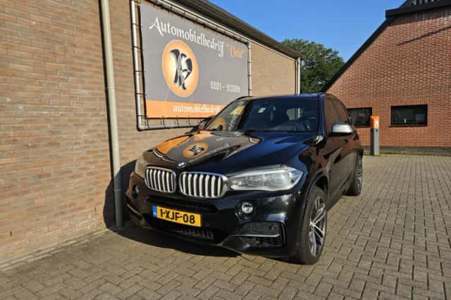 BMW X5 (2014) thumbnail 2
