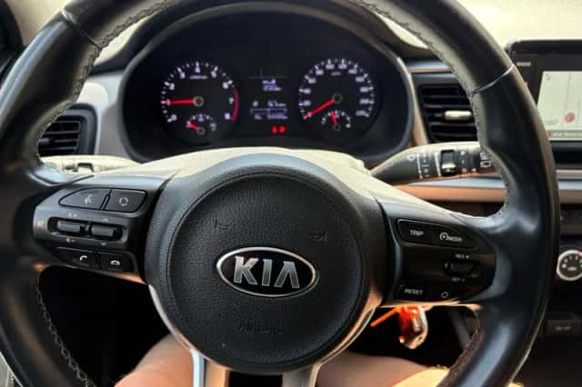 Kia Rio (2019) thumbnail 4