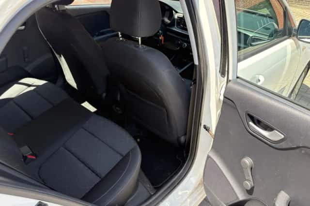 Kia Rio (2019) thumbnail 5