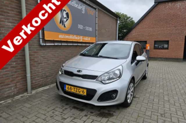 Kia Rio (2012) thumbnail 1