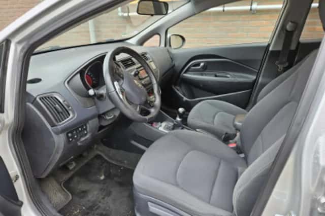 Kia Rio (2012) thumbnail 5