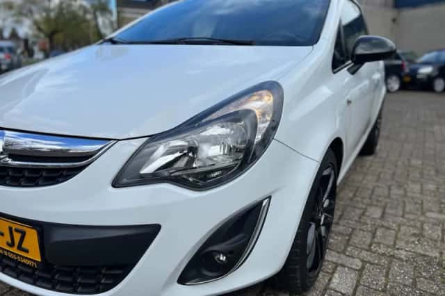 Opel Corsa (2014) thumbnail 2