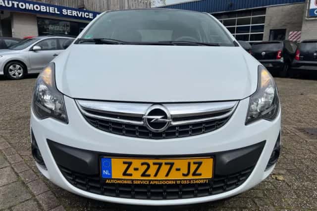 Opel Corsa (2014) thumbnail 3
