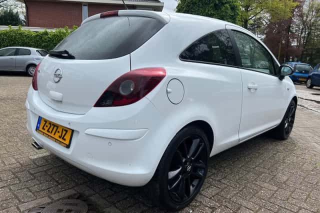 Opel Corsa (2014) thumbnail 6