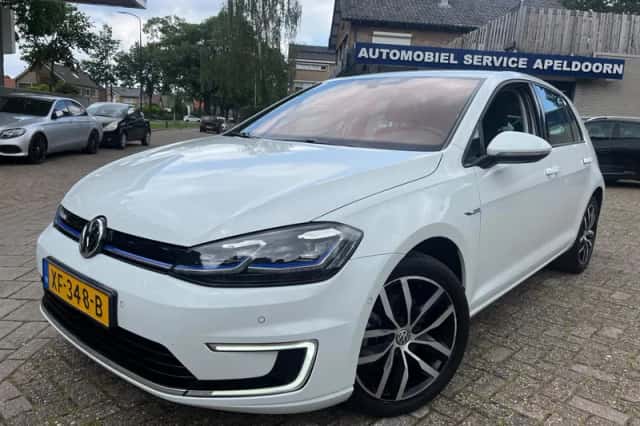 Volkswagen E-Golf (2018) thumbnail 1