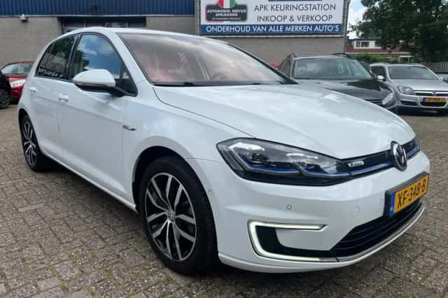 Volkswagen E-Golf (2018) thumbnail 3