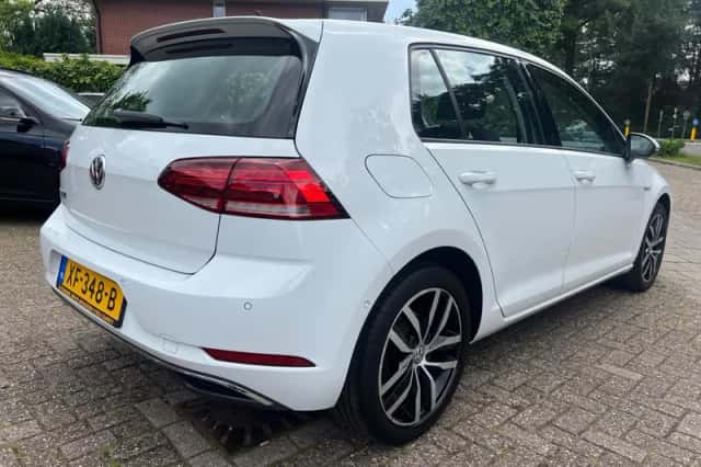 Volkswagen E-Golf (2018) thumbnail 5
