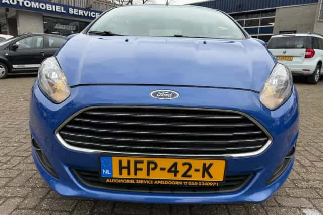 Ford Fiesta (2013) thumbnail 2