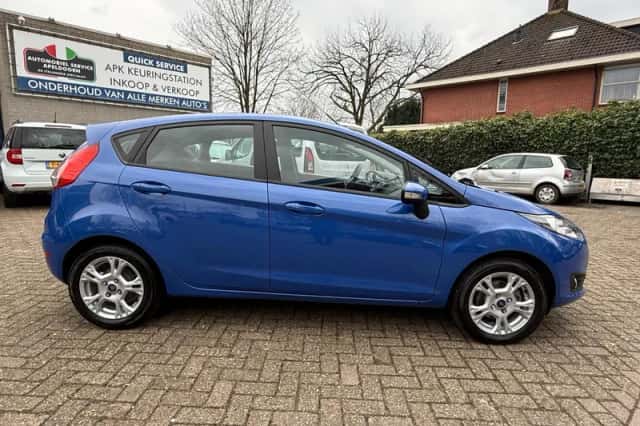Ford Fiesta (2013) thumbnail 4