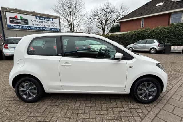 SEAT Mii (2015) thumbnail 4
