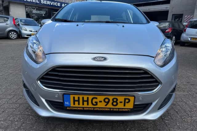 Ford Fiesta (2015) thumbnail 2