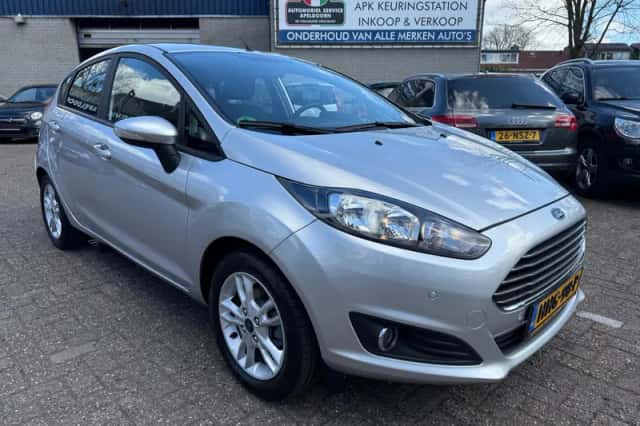 Ford Fiesta (2015) thumbnail 3