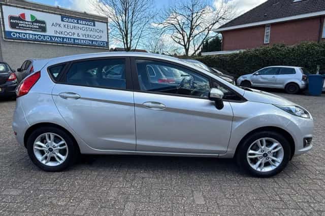 Ford Fiesta (2015) thumbnail 4