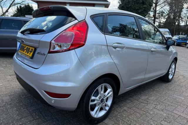 Ford Fiesta (2015) thumbnail 5