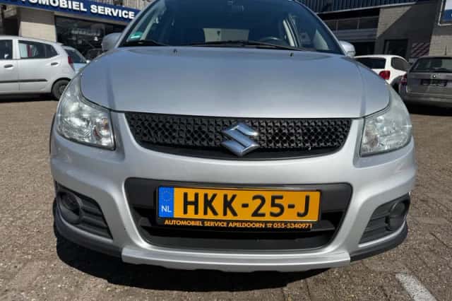 Suzuki SX4 (2011) thumbnail 2