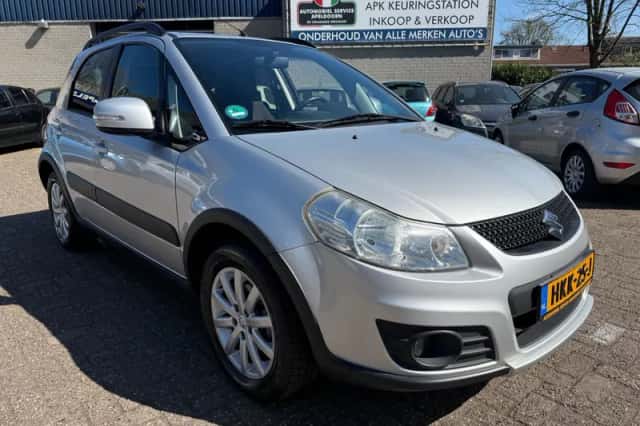 Suzuki SX4 (2011) thumbnail 3