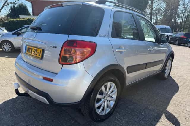 Suzuki SX4 (2011) thumbnail 5