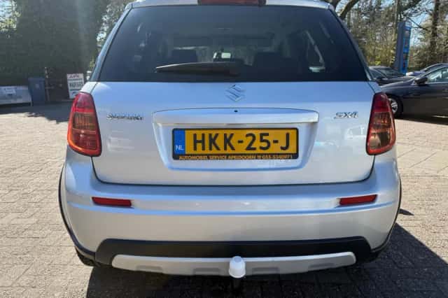 Suzuki SX4 (2011) thumbnail 6
