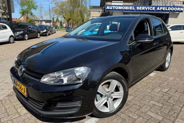 Volkswagen Golf (2015) thumbnail 1