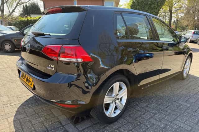 Volkswagen Golf (2015) thumbnail 4