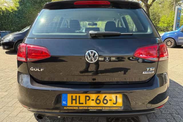 Volkswagen Golf (2015) thumbnail 5