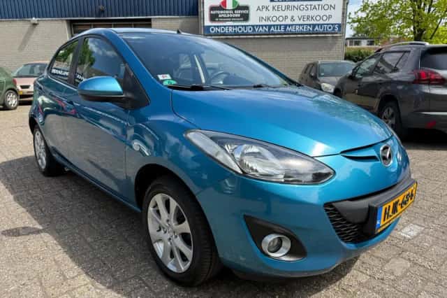 Mazda 2 (2012) thumbnail 3