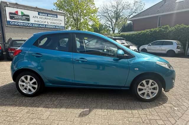 Mazda 2 (2012) thumbnail 4