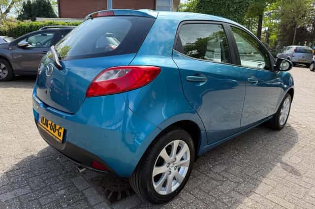Mazda 2 (2012) thumbnail 5